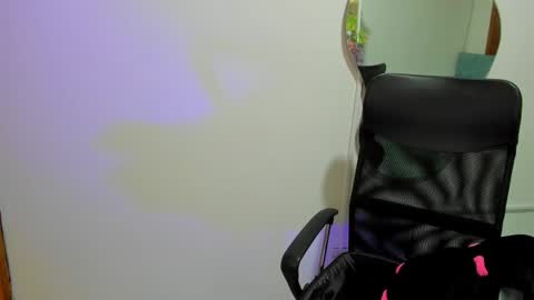 Snapshot of julieta_star69 chatting on 09.18.25 julieta_star69 online show from 09.18.25