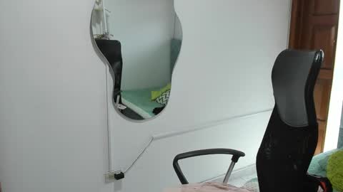 Snapshot of julieta_star69 chatting on 10.06.25 julieta_star69 online show from 10.06.25