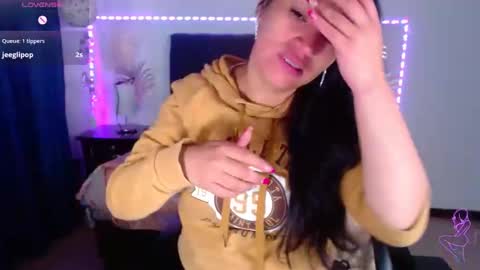 Snapshot of julietacollins06 chatting on 02.11.25 julietacollins06 online show from 02.11.25