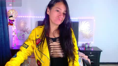 Snapshot of julietacollins06 chatting on 02.18.25 julietacollins06 online show from 02.18.25