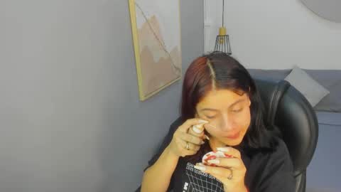 Snapshot of julieth_brown_ chatting on 11.18.25 Julieth online show from 11.18.25