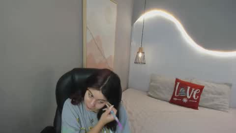 Snapshot of julieth_brown_ chatting on 11.20.25 Julieth online show from 11.20.25