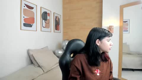 Snapshot of julieth_brown_ chatting on 12.14.25 Julieth online show from 12.14.25