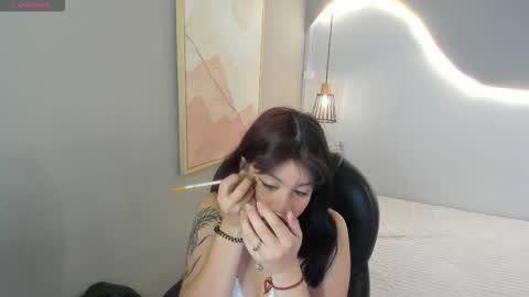 Snapshot of julieth_brown_ chatting on 12.17.25 Julieth online show from 12.17.25