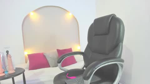 Snapshot of julieth_cooper1 chatting on 09.25.25 Julieth online show from 09.25.25