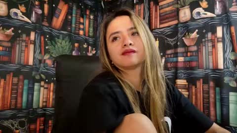 Snapshot of julietta__jackson chatting on 02.14.25 Julietta Jackson online show from 02.14.25