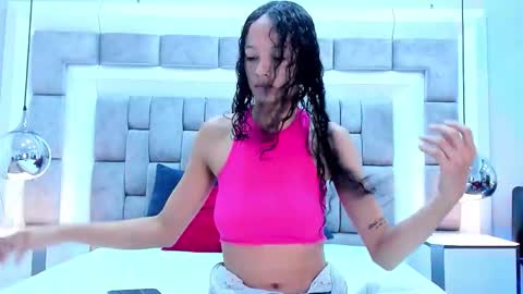 Hi guys It is a pleasure to have you here I am Julieta  online show from 09.22.25