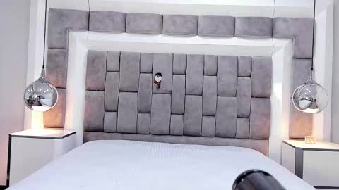 Hi guys It is a pleasure to have you here I am Julieta  online show from 11.26.25