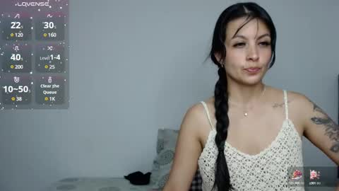 Snapshot of juliette_ponce chatting on 12.23.24 juliette online show from 12.23.24