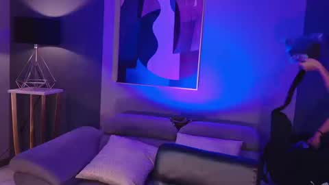 Snapshot of juliettemoreaux chatting on 03.12.26 Juliette Moreau online show from 03.12.26