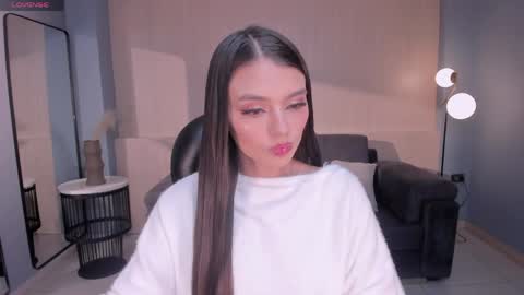 Snapshot of juliettemoreaux chatting on 04.03.26 Juliette Moreau online show from 04.03.26