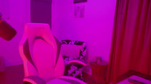 Snapshot of juliettetoken chatting on 04.06.26 Goddess Endigo online show from 04.06.26