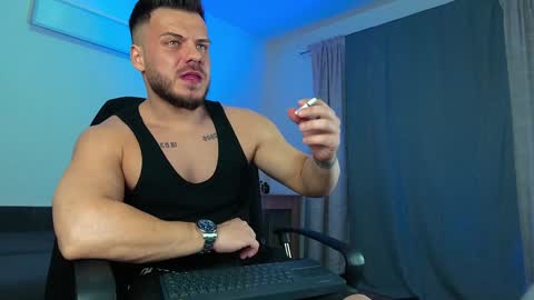 JULiUS   online show from 02.05.25