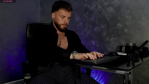 JULiUS   online show from 11.11.25