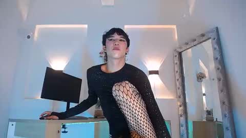 Snapshot of jullian_ricci chatting on 05.19.26 jullian online show from 05.19.26