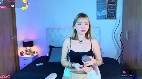 jullianapriv_ online show from 09.17.25