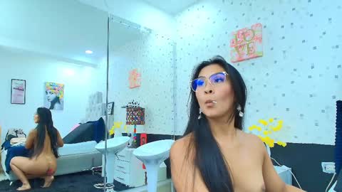 Snapshot of jullietareyes chatting on 02.19.25 Julieta Reyes online show from 02.19.25