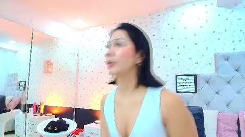 Julieta Reyes   online show from 06.25.26
