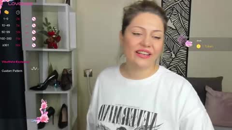 Snapshot of jully_rox chatting on 12.09.24 Jully online show from 12.09.24