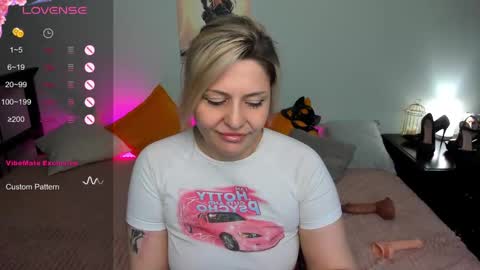 Snapshot of jully_rox chatting on 02.26.25 Jully online show from 02.26.25