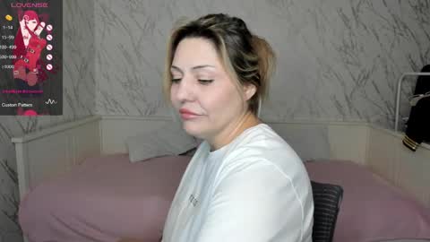 Snapshot of jully_rox chatting on 04.13.26 Jully online show from 04.13.26