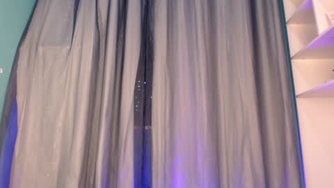 Snapshot of jullyjuicy chatting on 01.06.25 Jully online show from 01.06.25