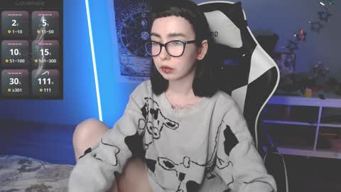 Snapshot of julscinamon chatting on 12.11.24 Baroness Von Cringe online show from 12.11.24