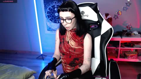 Snapshot of julscinamon chatting on 01.03.25 Baroness Von Cringe online show from 01.03.25