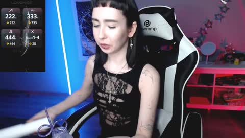 Snapshot of julscinamon chatting on 01.17.25 Baroness Von Cringe online show from 01.17.25