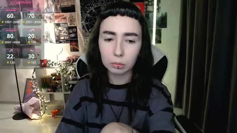 Snapshot of julscinamon chatting on 11.08.25 Baroness Von Cringe online show from 11.08.25