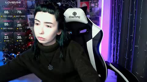 Snapshot of julscinamon chatting on 01.12.26 Baroness Von Cringe online show from 01.12.26