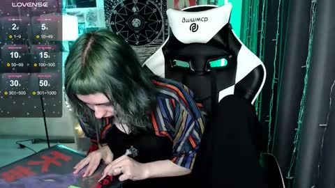 Snapshot of julscinamon chatting on 03.11.26 Baroness Von Cringe online show from 03.11.26