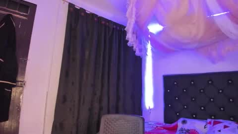 Snapshot of july_smith09 chatting on 11.03.25 july online show from 11.03.25