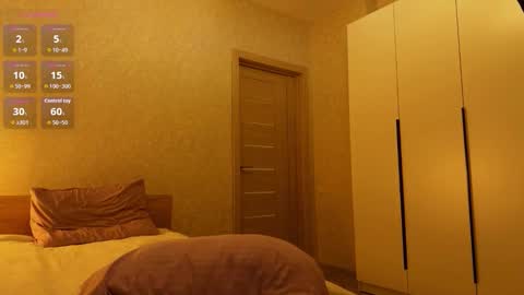 Snapshot of julya_flowerss chatting on 12.02.25 Hloya online show from 12.02.25