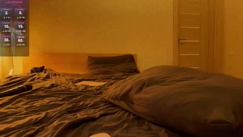 Snapshot of julya_flowerss chatting on 02.19.26 Hloya online show from 02.19.26