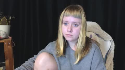 Snapshot of june_shy0 chatting on 11.20.25 June online show from 11.20.25