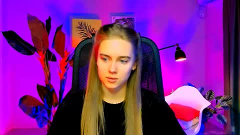 junewoods online show from 12.01.25