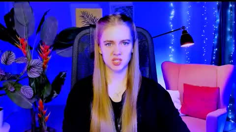 junewoods online show from 03.04.26