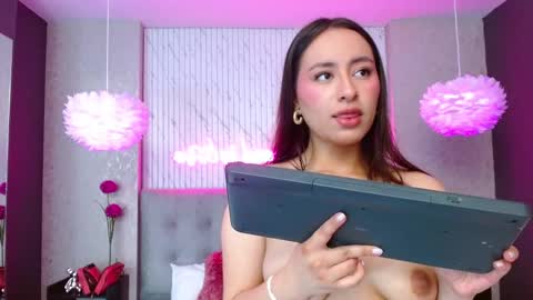 Snapshot of juniper_hill chatting on 09.24.25 Juniper online show from 09.24.25