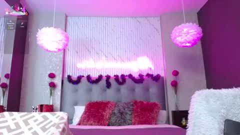 Snapshot of juniper_hill chatting on 10.08.25 Juniper online show from 10.08.25