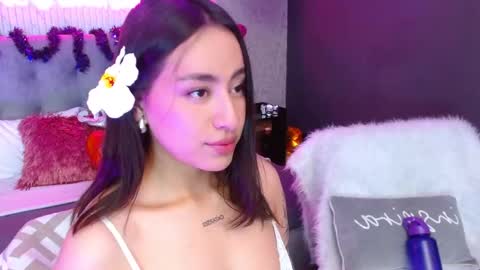 Snapshot of juniper_hill chatting on 10.18.25 Juniper online show from 10.18.25