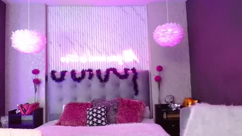 Snapshot of juniper_hill chatting on 11.12.25 Juniper online show from 11.12.25