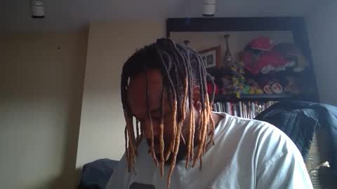 Snapshot of just2real chatting on 04.04.26 Real online show from 04.04.26