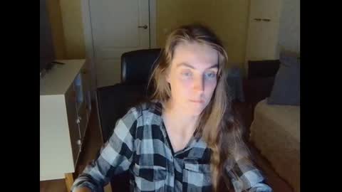 Snapshot of just_be_here chatting on 09.09.25 Dary online show from 09.09.25