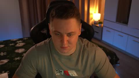 Snapshot of just_top chatting on 12.19.25 David online show from 12.19.25