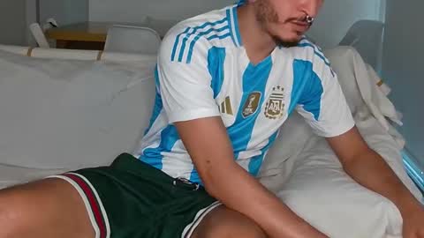 Snapshot of justatall_guy chatting on 12.16.25 JustAtall Guy online show from 12.16.25