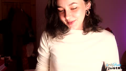 Snapshot of justbecauseiloveit chatting on 12.18.24 Billie B William online show from 12.18.24