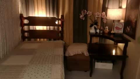 justine_hunk online show from 10.05.25