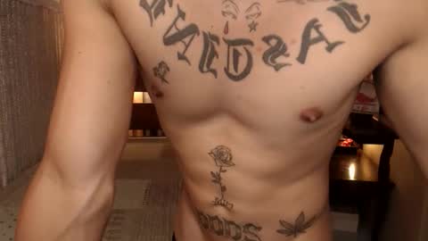 Snapshot of justine_hunk chatting on 05.12.26 justine_hunk online show from 05.12.26