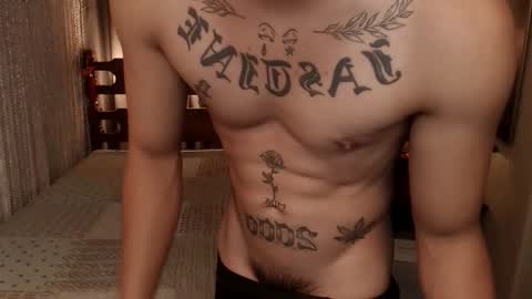 Snapshot of justine_hunk chatting on 05.12.26 justine_hunk online show from 05.12.26
